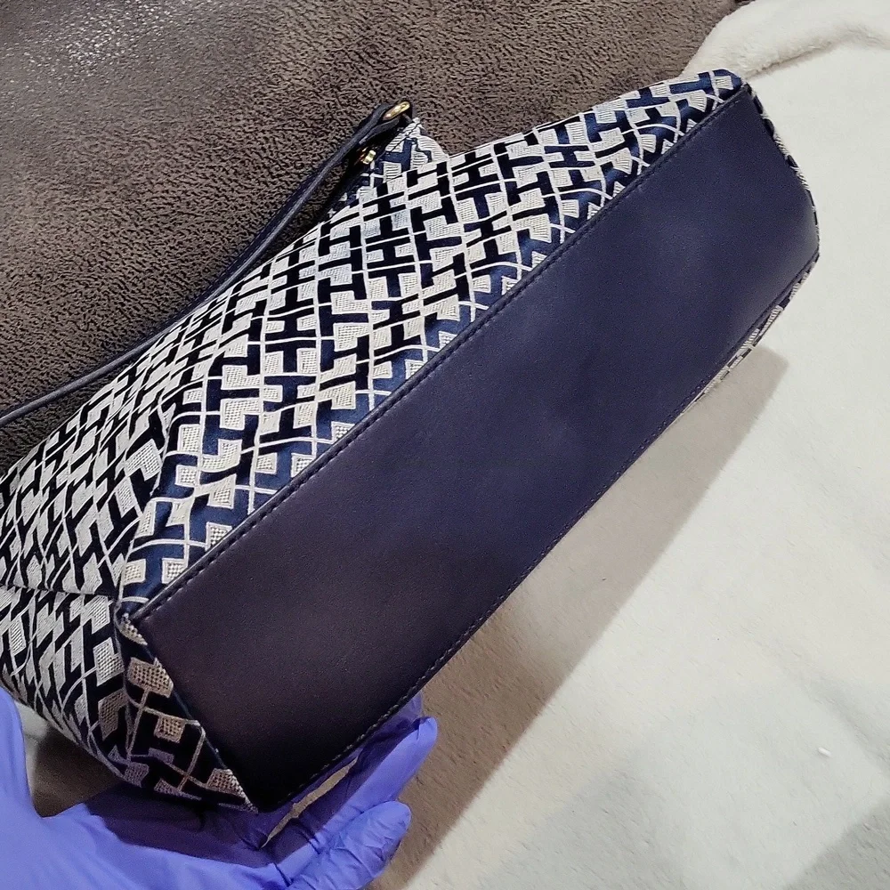 Tommy Hilfiger Purse - Picture 6 of 14